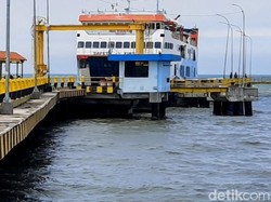 Penyeberangan di Pelabuhan Jangkar Situbondo Ditutup Imbas Gelombang Tinggi