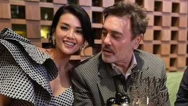 7 Momen Romantis Farah Quinn Rayakan Ultah Suami Dokter yang Parasnya Bikin Salfok