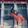 Anggota parlemen Malaysia dari Partai Bersatu, Kalam Salan, menyedot perhatian publik usai mengkritik karhutla di Indonesia menggunakan bahasa Jawa.