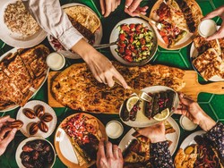 10 Contoh Undangan Buka Puasa Bersama Via WA untuk Alumni hingga Kantor