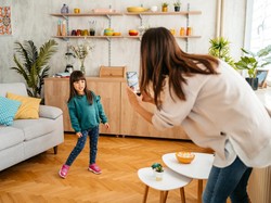 Dipuji Berlebihan Bisa Membentuk Anak yang Narsistik? Ini Bahayanya