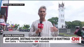 VIDEO: Ngabuburit di Jam Gadang Bukittinggi
