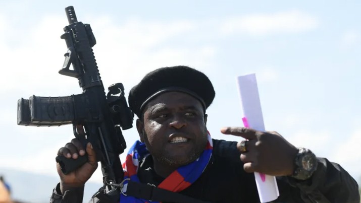 Jimmy Cherizier alias 'Barbecue' adalah pemimpin geng 'Keluarga G9' di Haiti. (Matias Delacroix/AP) Jimmy Cherizier alias 'Barbecue' adalah pemimpin geng 'Keluarga G9' di Haiti. (Matias Delacroix/AP)
