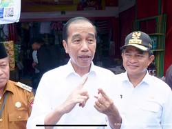 Jokowi Tinjau Pasar Kawat di Tanjungbalai: Harga Beras Masih Baik, Cabai Naik