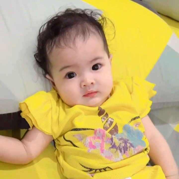 <p>"Perasaan baru kemaren sore aku mengandung mereka berdua, masih berasa juga sakitnya waktu pembukaan persalinan mereka," tulis Nella Kharisma mengingat masa-masa mengandung kedua putrinya dikutip dari akun Instagram pribadinya. (Foto: Instagram: @nellakharisma)</p>