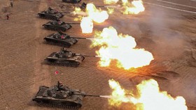 FOTO: Momen Kim Jong Un Pamer Setir Tank saat Tentara Korut Latihan