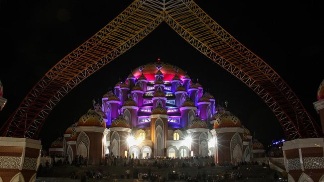 Berikut jadwal imsak dan Subuh Makassar hari ini, Kamis 6 Maret 2025 sebagai pedoman waktu menyelesaikan sahur dan menunaikan sholat Subuh.