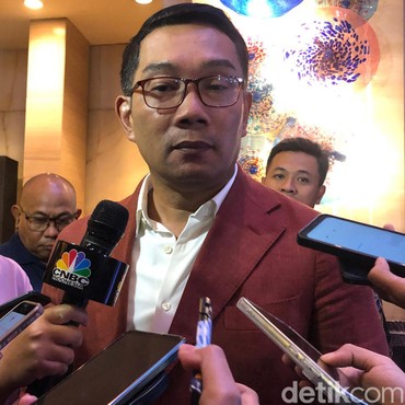 Unggahan Terbaru Ridwan Kamil usai Anak yang Kuliah di LN Putuskan Lepas Hijab