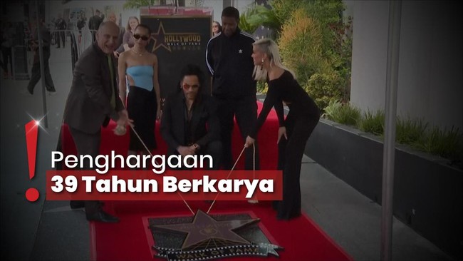 Ditemani Keluarga, Lenny Kravitz Terima Hollywood Walk of Fame