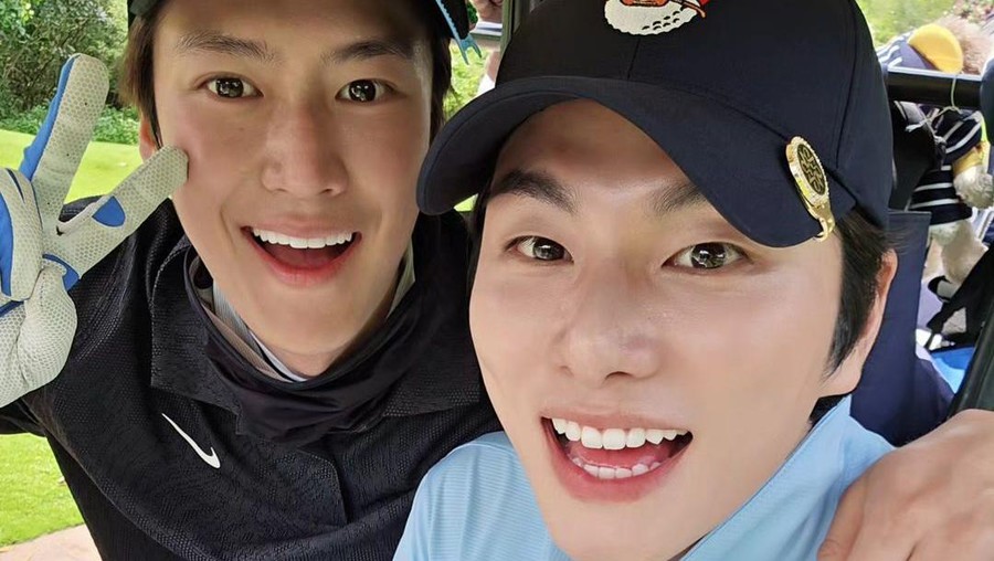 Marry My Husband Aktor dan aktris Marry My Husband merayakan kesuksesan akhir drama Korea tersebut dengan liburan ke Vietnam. Foto-foto liburan ini diunggah lewat Instagram aktor Lee Yi Kyung.