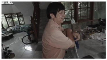 img-title Hidup di Rumah Mewah Terbengkalai, Ini Alasan Pak Usman Tak Mau Kerja Lagi