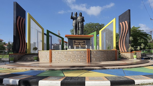 Pendapatan Kota Parepare ditopang oleh industri wisata dengan sederet pantainya yang indah.