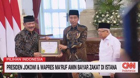 VIDEO: Presiden Jokowi & Wapres Ma'ruf Amin Bayar Zakat di Istana