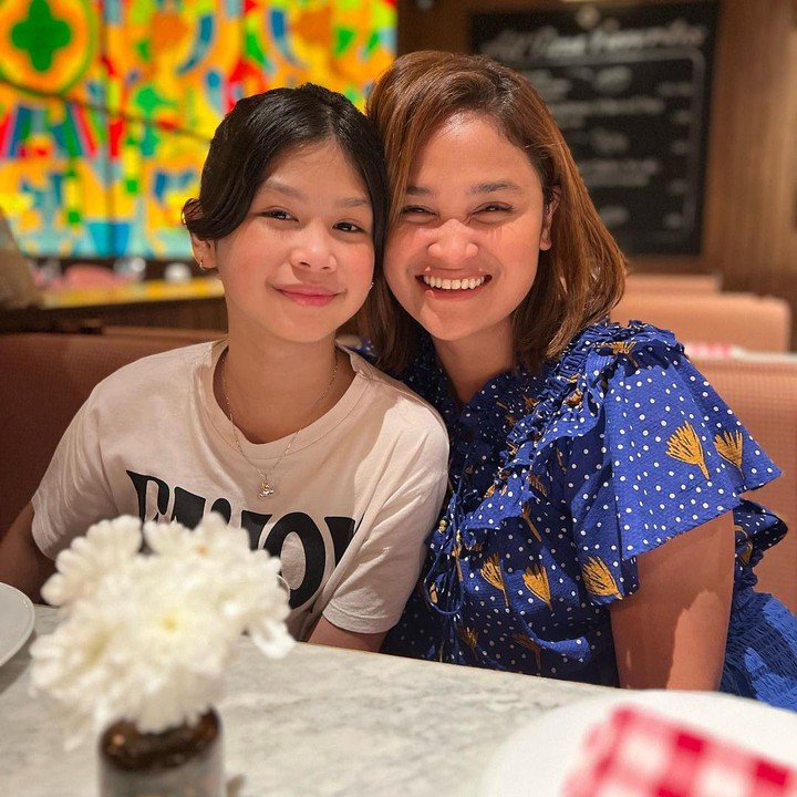 <p>"Kakkk kamu cantik banget ya Allah. udah jadi best friend-nya Bunda ini mah," kata seorang netizen. "<em>Masya Allah</em> Si Kakak cantik banget," ujar yang lainnya dengan emotikon terpesona. (Foto: Instagram: @revtiayunatasya)</p>