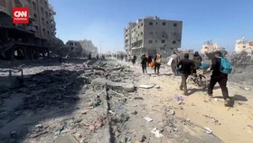 VIDEO: Momen Warga Gaza Bersihkan Puing-puing saat Ramadan