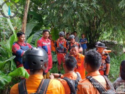 Diduga Terpeleset, Wanita di Bogor Hilang Terbawa Arus Sungai Cibadak Bogor