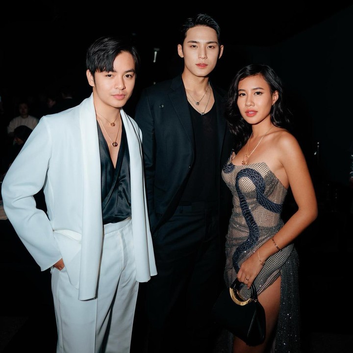 <p>Masih di acara yang sama, Angga dan Shenina berpose dengan Kim Min Gyu, personel boyband Korea Selatan SEVENTEEN. (Foto: Instagram @angga)</p>