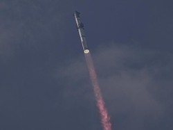 Roket Terbesar SpaceX Hilang di Langit Tapi Cetak Rekor Baru