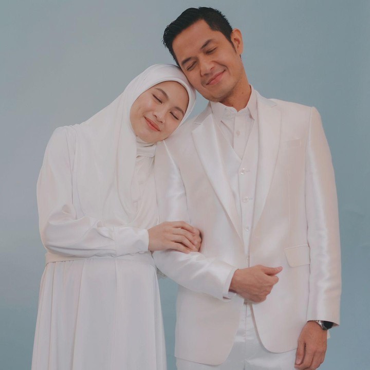 <p>Artis Alyssa Soebandono mengumumkan kehamilan ketiganya pada awal Desember lalu. Istri dari aktor Dude Herlino ini, akan memasuki usia kandungan bulan ke-8 di hari lebaran Idul Fitri nanti. (Foto: Instagram @ichasoebandono)</p>