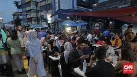 FOTO: Nikmatnya Berbuka Puasa di Sentra Kuliner Kramat