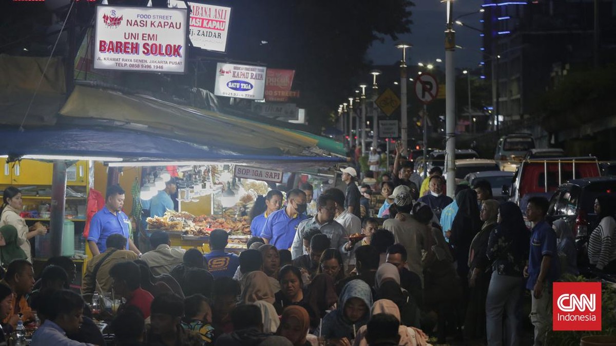 FOTO: Nikmatnya Berbuka Puasa di Sentra Kuliner Kramat