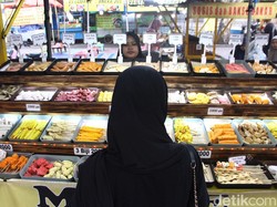 Berburu Jajanan Takjil di Bazaar Ramadan Surabaya