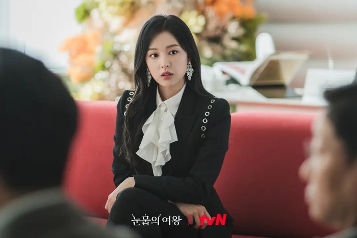7 Gaya Memukau Kim Ji Won Anak Konglomerat di Queen of Tears