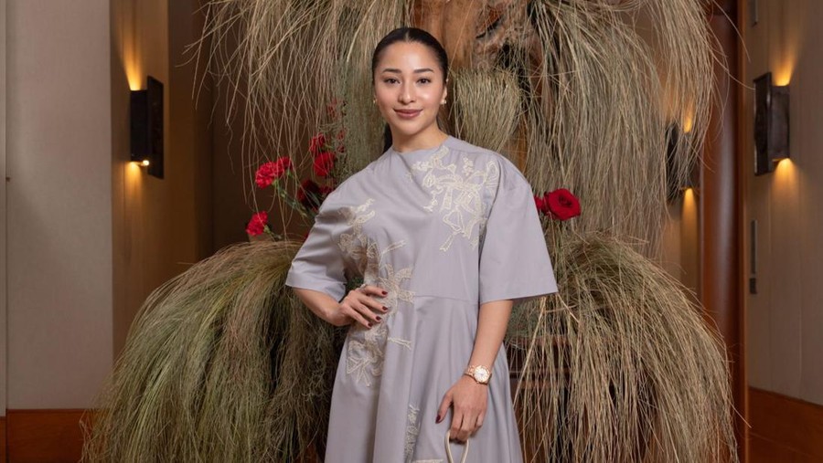 Gaya Artis Berbalut Karya Sapto Djojokartiko