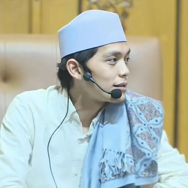 Suka Pamer Harta, Ini Kejanggalan Mobil Mewah Gus Iqdam dan Ustaz Solmed