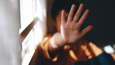 Viral Anak SD Disiksa hingga Dimasukkan ke Karung oleh Tante Sendiri