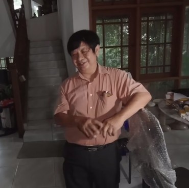 Ini Pekerjaan Pak Usman Miliarder yang Kini Hidup Sendiri di Rumah Terbengkalai