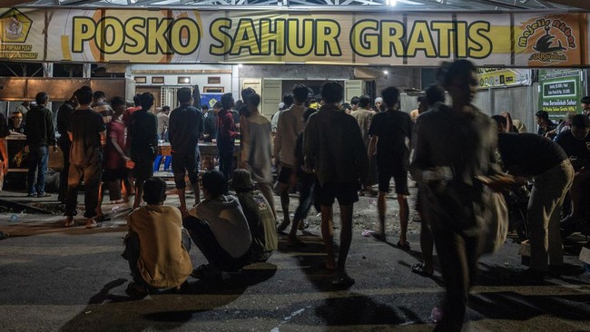 Ketahui waktu Imsak dan azan subuh untuk sahur di Ramadan 1447 Hijriah. Temukan jadwal imsak dan subuh di beberapa kota Indonesia hari ini.