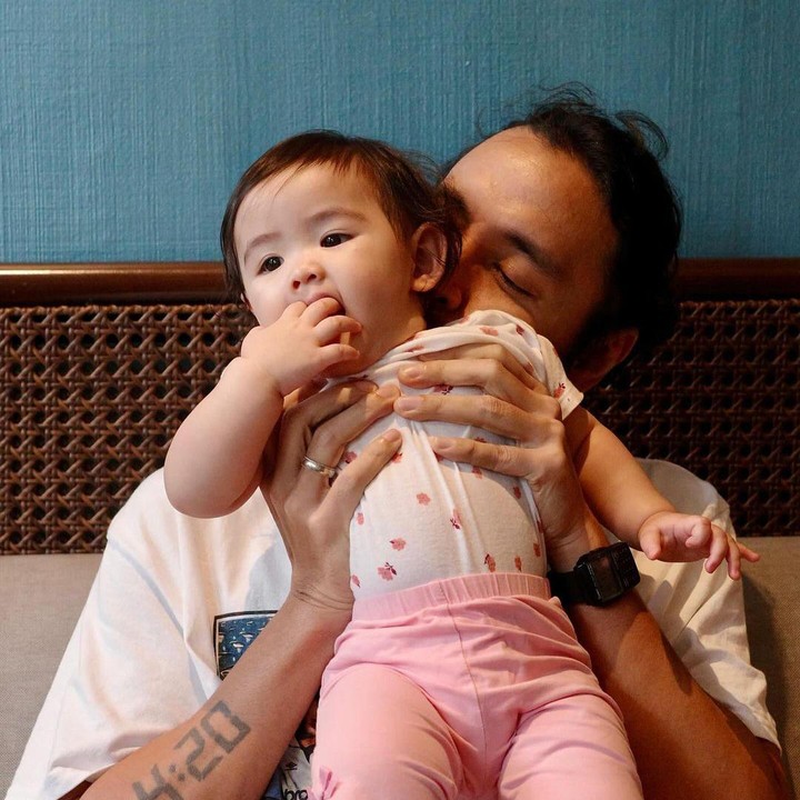 <p>Bunda, kita doakan agar Dunia tumbuh menjadi anak yang membanggakan kedua orang tuanya, ya. Semoga Dunia juga selalu diberikan kesehatan serta kasih sayang dari orang-orang di sekitarnya. (Foto: Instagram: @marcello.tahitoe)</p>