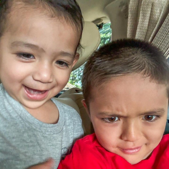 <p>Bunda, kita doakan agar El Barack dan Don selalu akur dan harmonis, ya. Semoga keduanya juga tumbuh menjadi anak yang saling melindungi satu sama lain. (Foto: Instagram: @inijedar)</p>