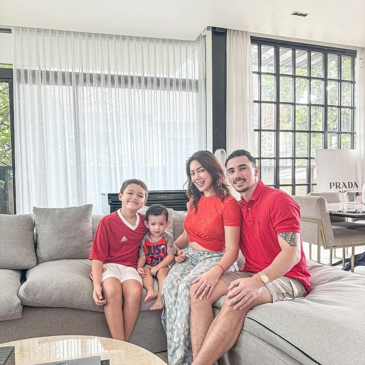 <p>Setelah menikah dengan Vincent Verhaag, Jessica Iskandar dikaruniai seorang putra. Bayi laki-laki ini diberi nama Don Verhaag. (Foto: Instagram: @inijedar)</p>