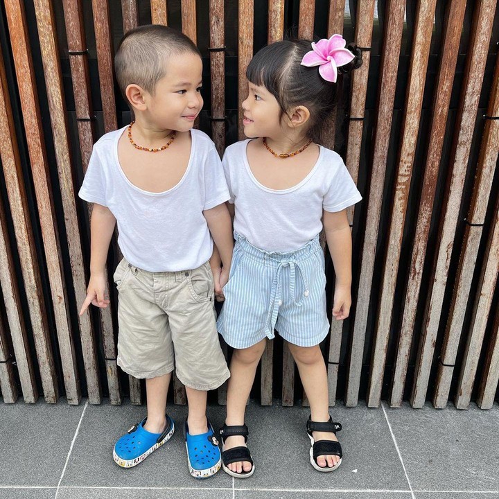 <p>Pada 5 Juli 2019, Ratna melahirkan anak kembar berjenis kelamin laki-laki dan perempuan. Si Kembar yang hampir genap berusia 5 tahun ini diberi nama Shaldy Ararya Sawkani dan Shelma Aisyah Sawkani. (Foto: Instagram: @ratnagalih)</p>