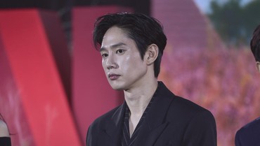 img-title Respons Park Sung Hoon Lebih Dikenal dengan Nama Yoon Eun Sung 'Queen of Tears'