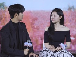 Kim Soo Hyun Buka Suara Soal Gosip Pacaran dengan Kim Ji Won