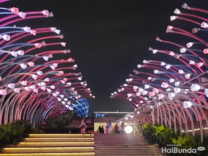 Nikmati Indahnya Night View di Sensoryscape Singapura, Si Kecil Pasti Betah Bun