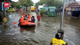 VIDEO: Jalan Pantura Semarang Demak Masih Lumpuh Total Terendam Banjir