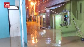 VIDEO: Kala Banjir Masih Merendam Kawasan Kebon Pala