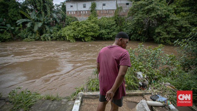 Banjir di kawasan Tegal Alur, Jakarta Barat, masih ada yang belum surut.