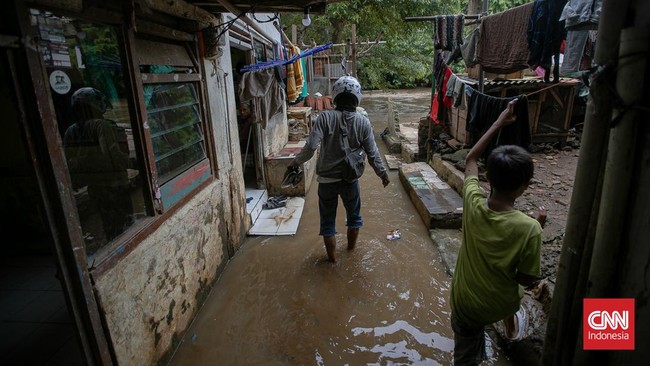 Luapan Sungai dan Hujan Lebat Sebabkan Genangan Air Menggenangi Jakarta