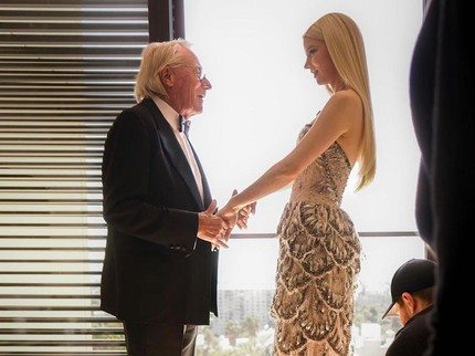 5 Potret Anya Taylor-Joy Gandeng Sang Ayah di Perhelatan Oscar, Ternyata Alasannya Bikin Haru