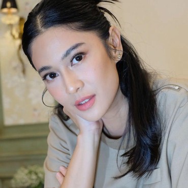 Kenang Ajaran Ayah yang Peluk Agama Buddha, Dian Sastro: Dia Mengajari Saya...