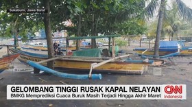 VIDEO: Gelombang Tinggi Rusak Kapal Nelayan