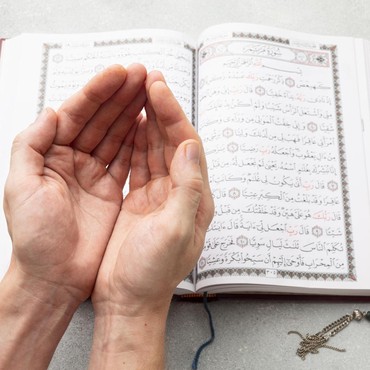 Doa Qunut Subuh Versi Panjang dan Pendek, Lengkap dengan Artinya