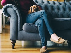 Tips Sulap Sofa Jelek di Rumah Jadi Nyaman Lagi!