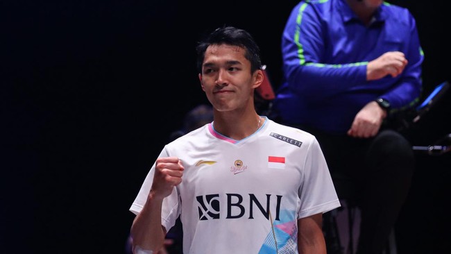 Jonatan Christie juara All England 2024 usai kalahkan Anthony Sinisuka Ginting 21-15, 21-14 di Utilita Arena Birmingham, Minggu (17/3).