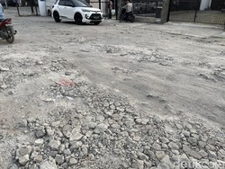 Jalan Danau Marsabut Rusak Parah, Camat Ungkap soal Rencana Pembetonan